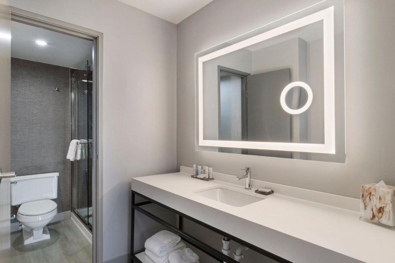 Houston Marriott North Hotel Екстериор снимка